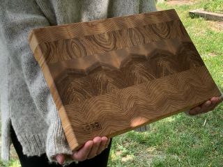 Krájecí prkénka z čelního dřeva (end grain) jsou šetrné k vašim nožům🔪, a proto jsou nejlepší volbou pro krájení pořádného...