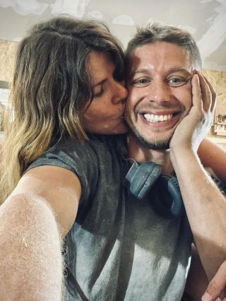 Trochu pilin, trochu potu, hodně lásky a hotovo! 😄 Není to jen dílna… je to náš druhý domov. #truhlarskadilna...